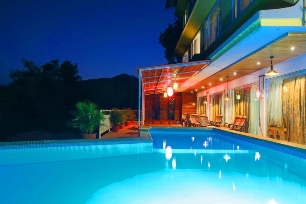 Lake View Resort Lonavala Ngoại thất bức ảnh