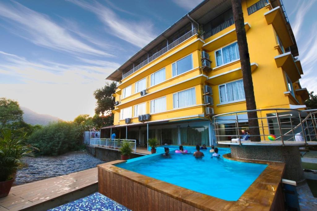 Lake View Resort Lonavala Ngoại thất bức ảnh