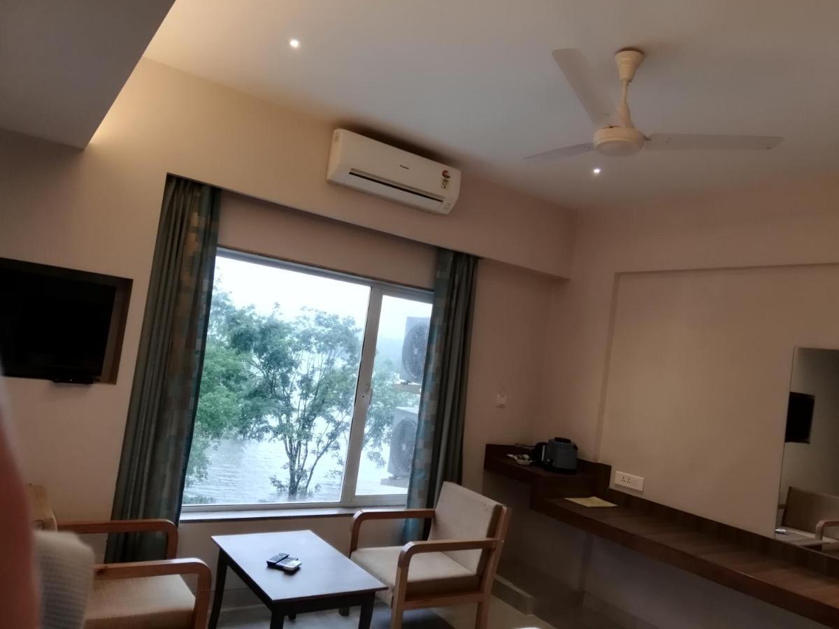 Lake View Resort Lonavala Ngoại thất bức ảnh