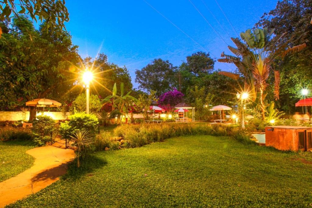 Lake View Resort Lonavala Ngoại thất bức ảnh