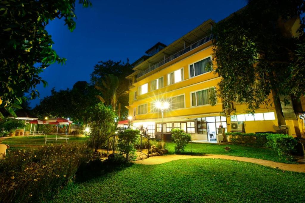 Lake View Resort Lonavala Ngoại thất bức ảnh