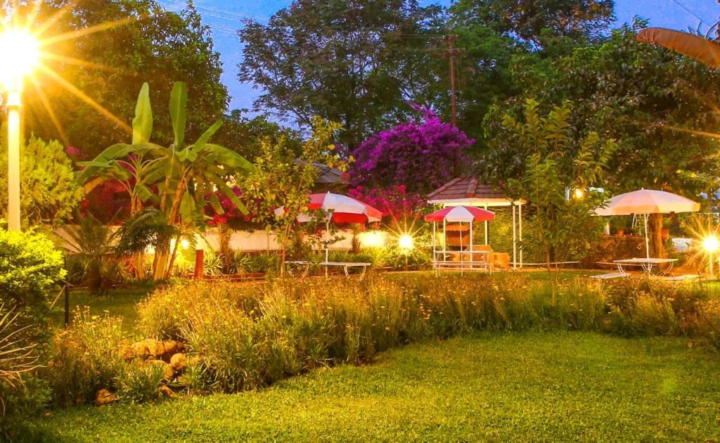 Lake View Resort Lonavala Ngoại thất bức ảnh