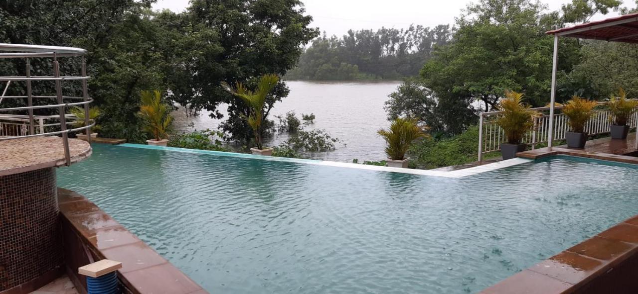 Lake View Resort Lonavala Ngoại thất bức ảnh