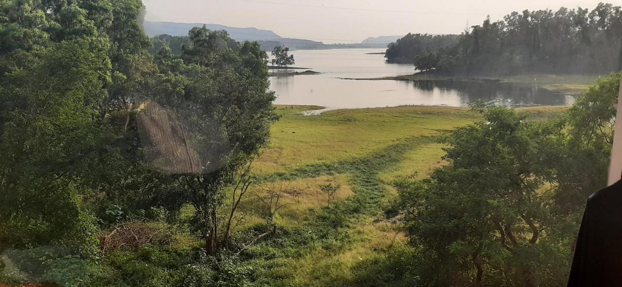 Lake View Resort Lonavala Ngoại thất bức ảnh