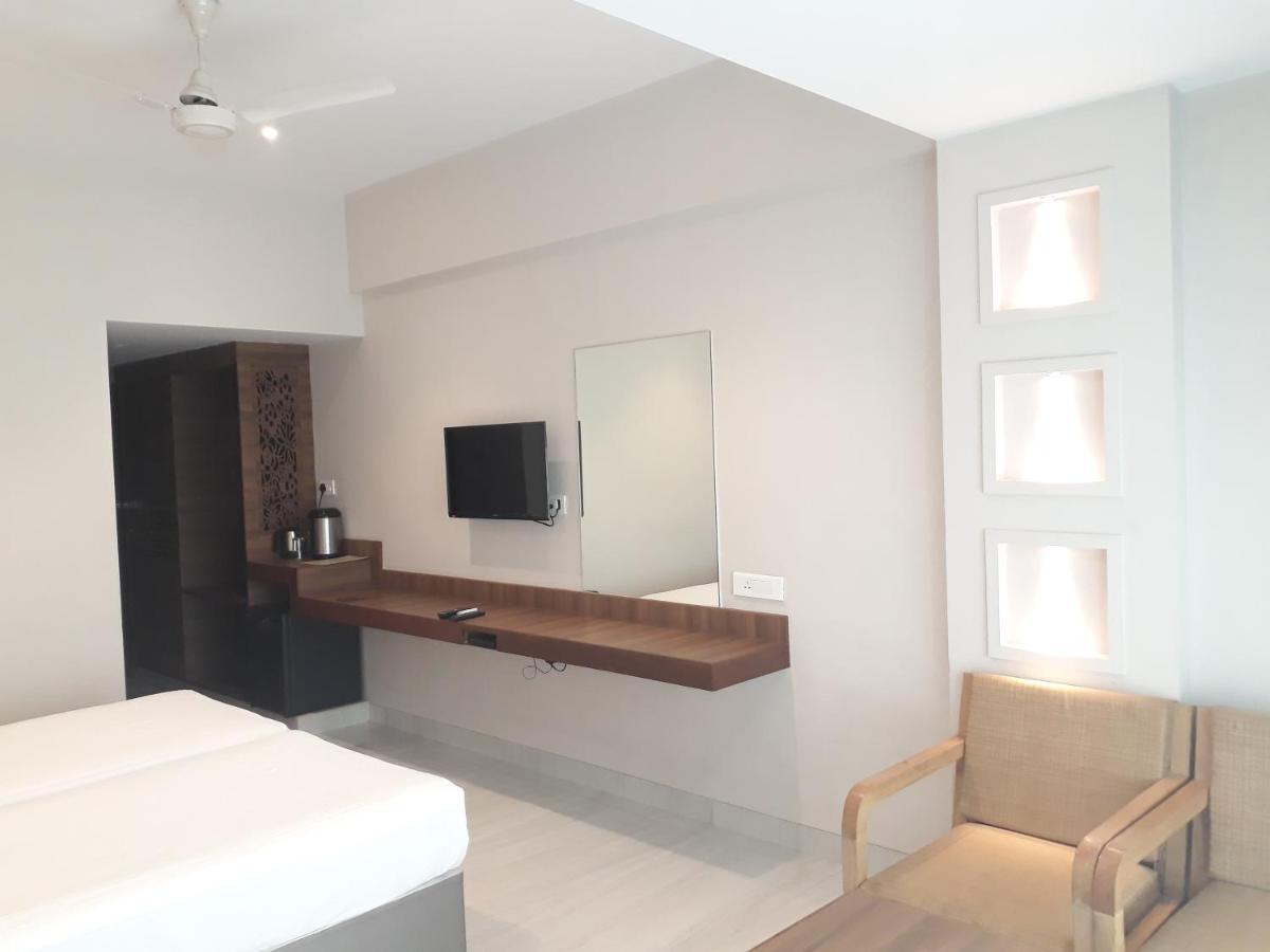 Lake View Resort Lonavala Ngoại thất bức ảnh