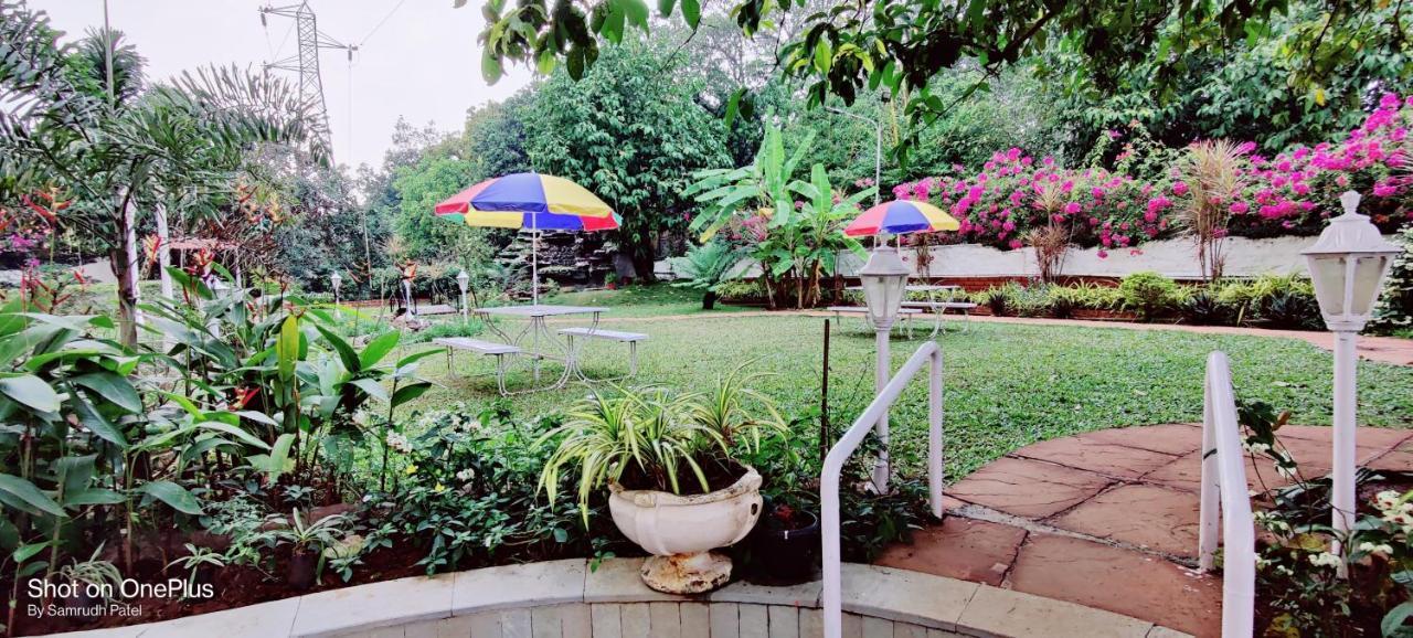Lake View Resort Lonavala Ngoại thất bức ảnh