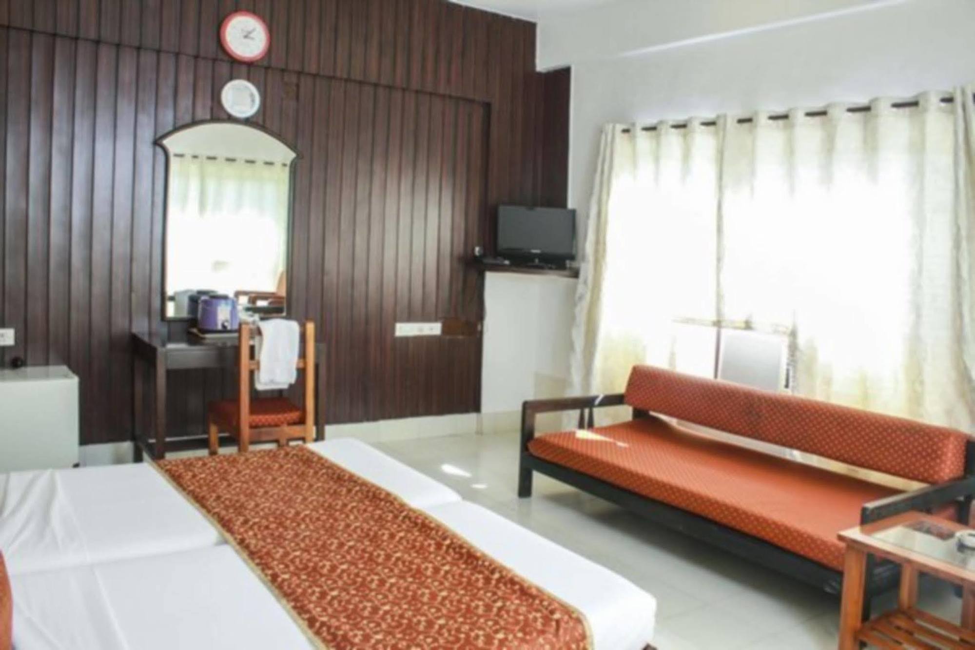 Lake View Resort Lonavala Ngoại thất bức ảnh